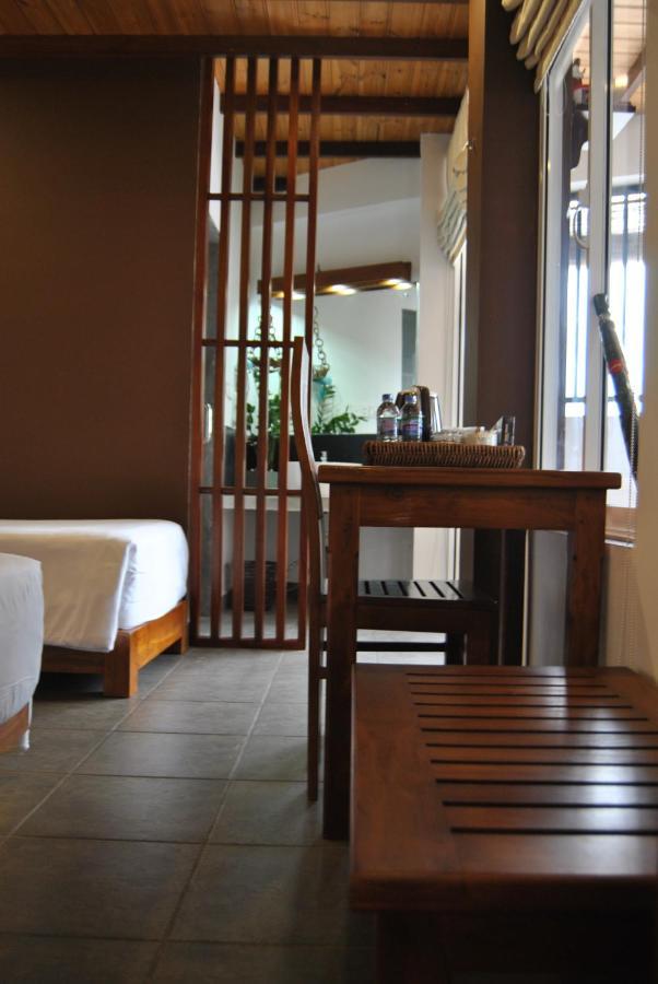 The Canoe Negombo Exterior foto