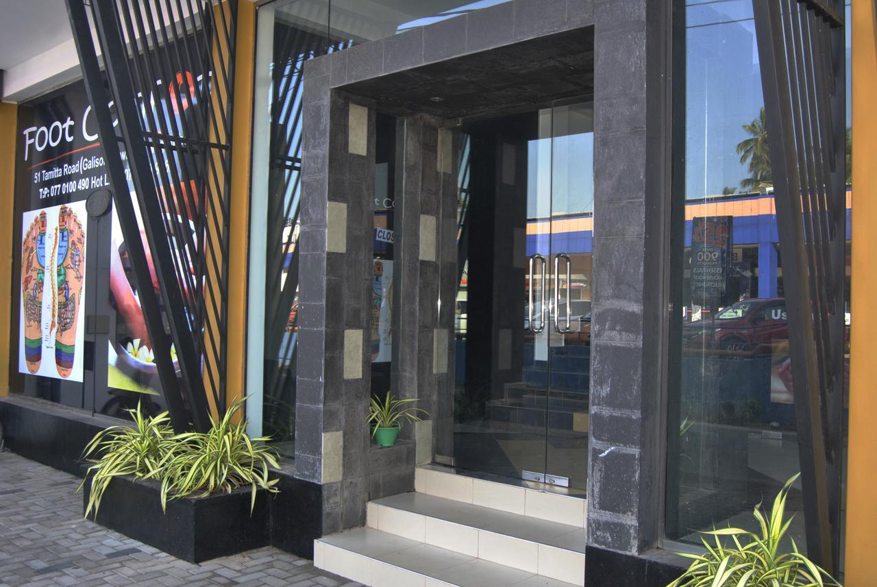 The Canoe Negombo Exterior foto