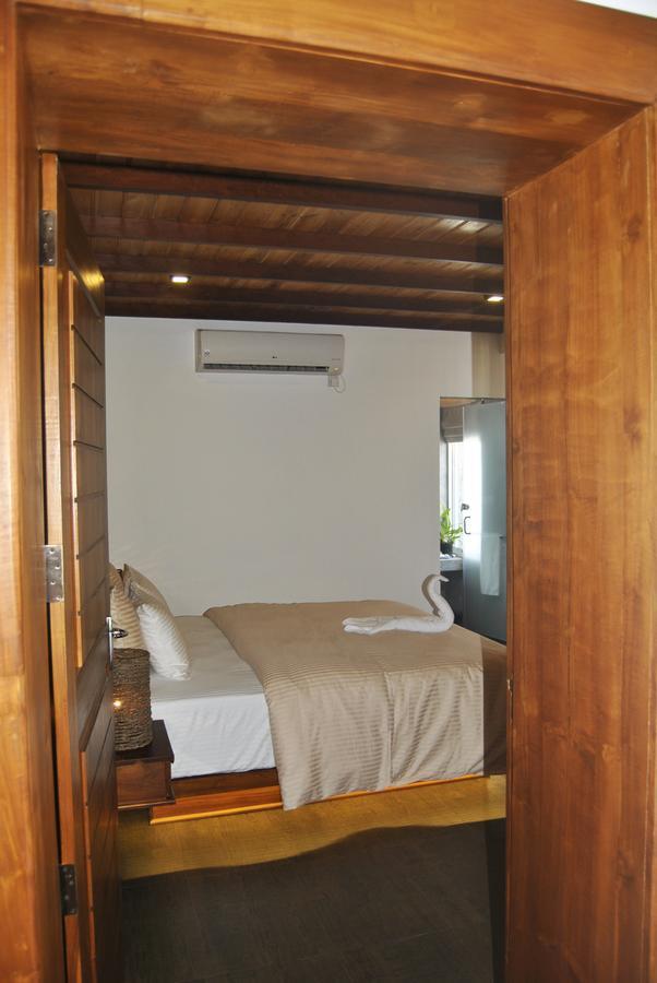 The Canoe Negombo Exterior foto