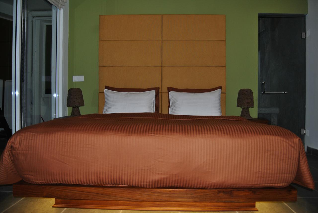 The Canoe Negombo Exterior foto