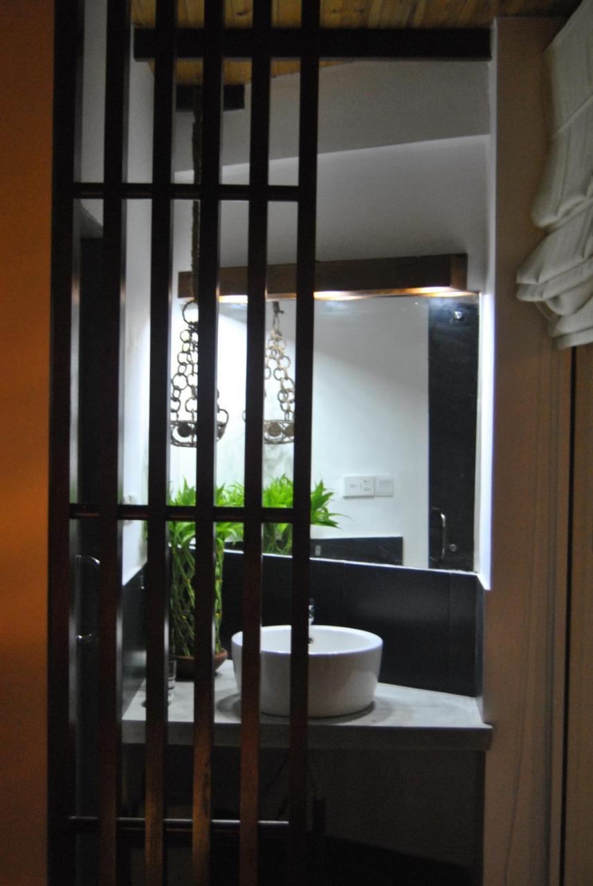 The Canoe Negombo Exterior foto