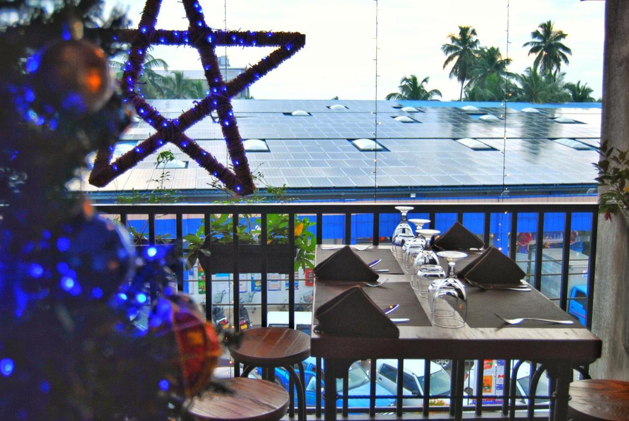The Canoe Negombo Exterior foto